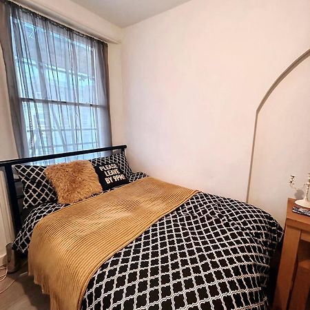 Spacious Studio Flat In Londres Exterior foto